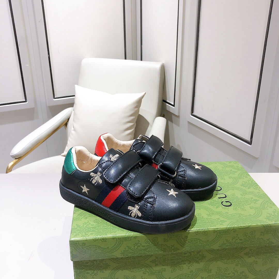 Children's shoes child